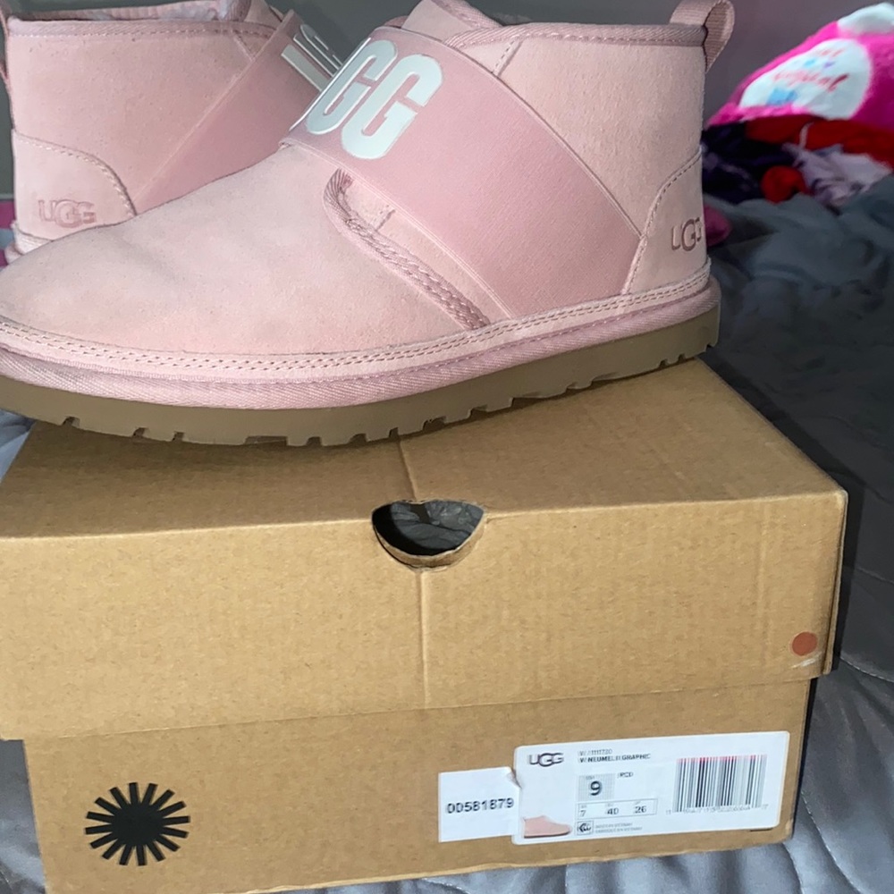 UGG
